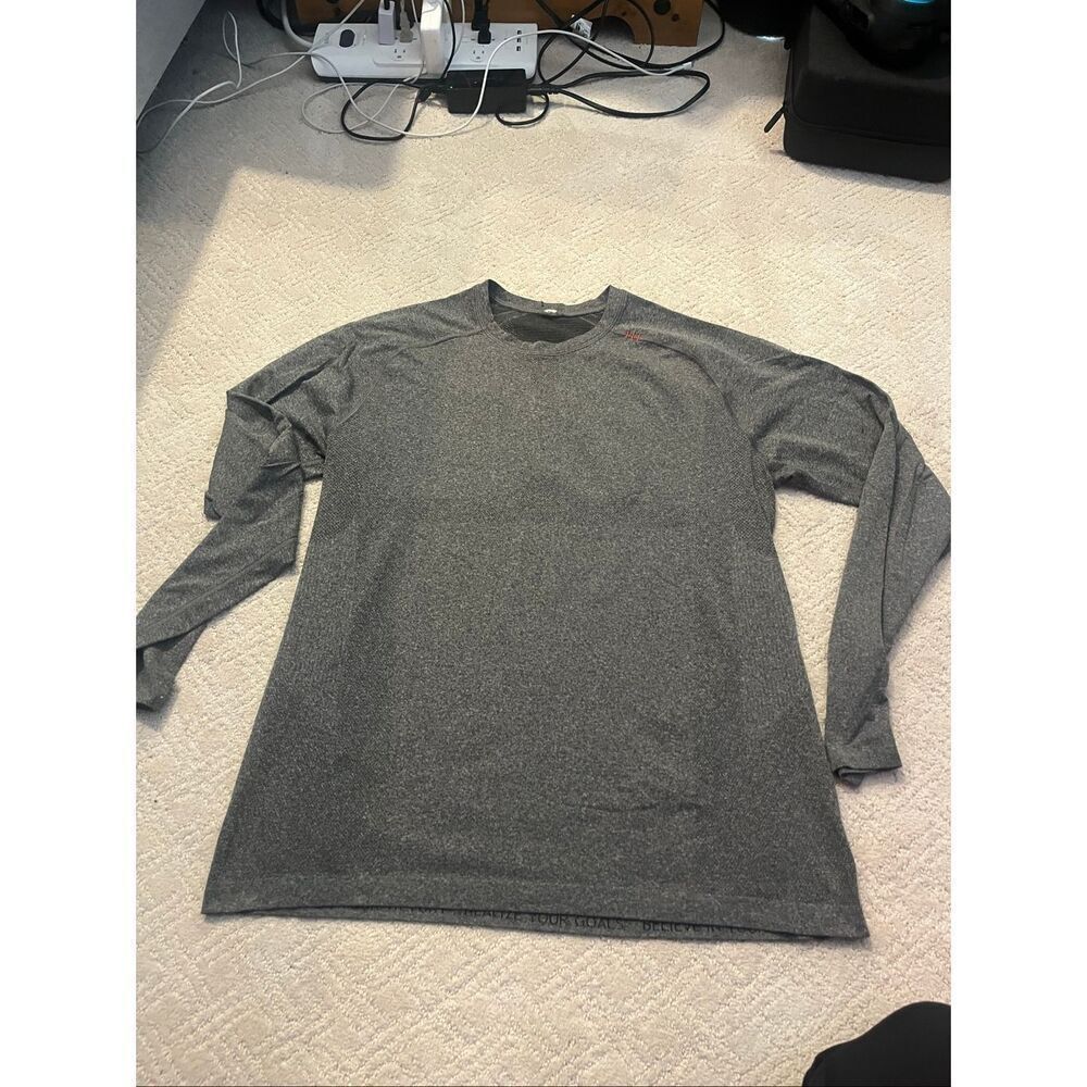 Lululemon Men’s Long Sleeved Run Swiftly Shirt in Grey